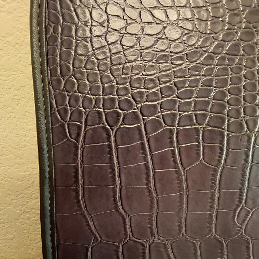 🌺 Near New Brown Leather (Croc) Attaché /Portfolio